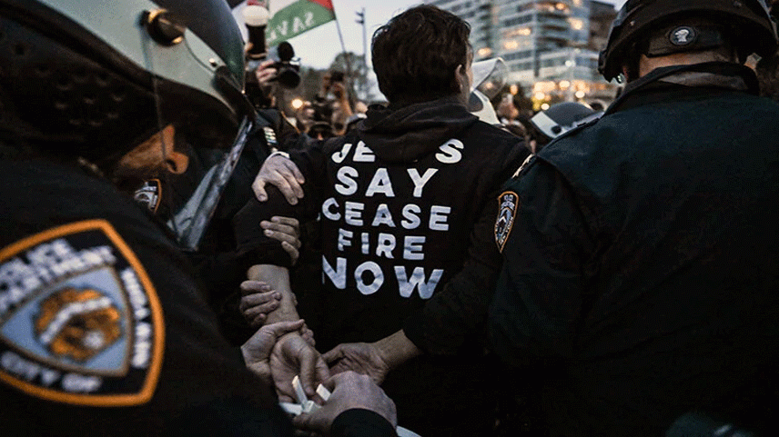 İsrail'e desteğine karşı çıkan yüzlerce kişi gözaltına alındı