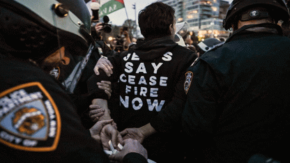 İsrail'e desteğine karşı çıkan yüzlerce kişi gözaltına alındı