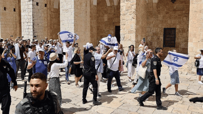 Yüzlerce fanatik Yahudi Mescid-i Aksa'ya baskın düzenledi
