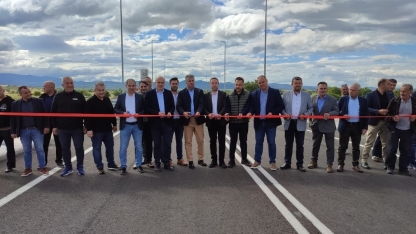 Menetler çayında yapılan köprü nihayet trafiğe açıldı