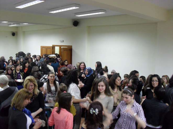 Ovalı bayanlardan muhteşem “ÇAY GÜNÜ” eğlencesi