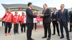 Atletlerin Ankara'ya taşıyacağı "Ata toprağı" Türkiye'ye ulaştırıldı