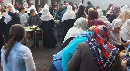 Mastanlı İlkokulu öğrencileri kermes düzenledi