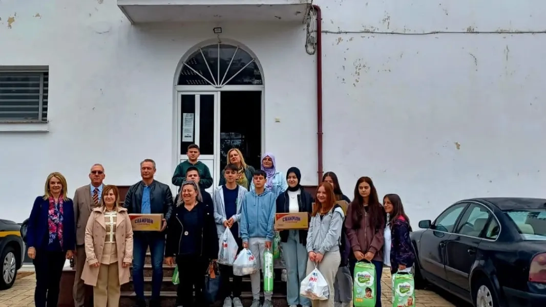 Celal Bayar Azınlık Lisesi öğrencileri Sosyal Refah Merkezi’ni ziyaret etti