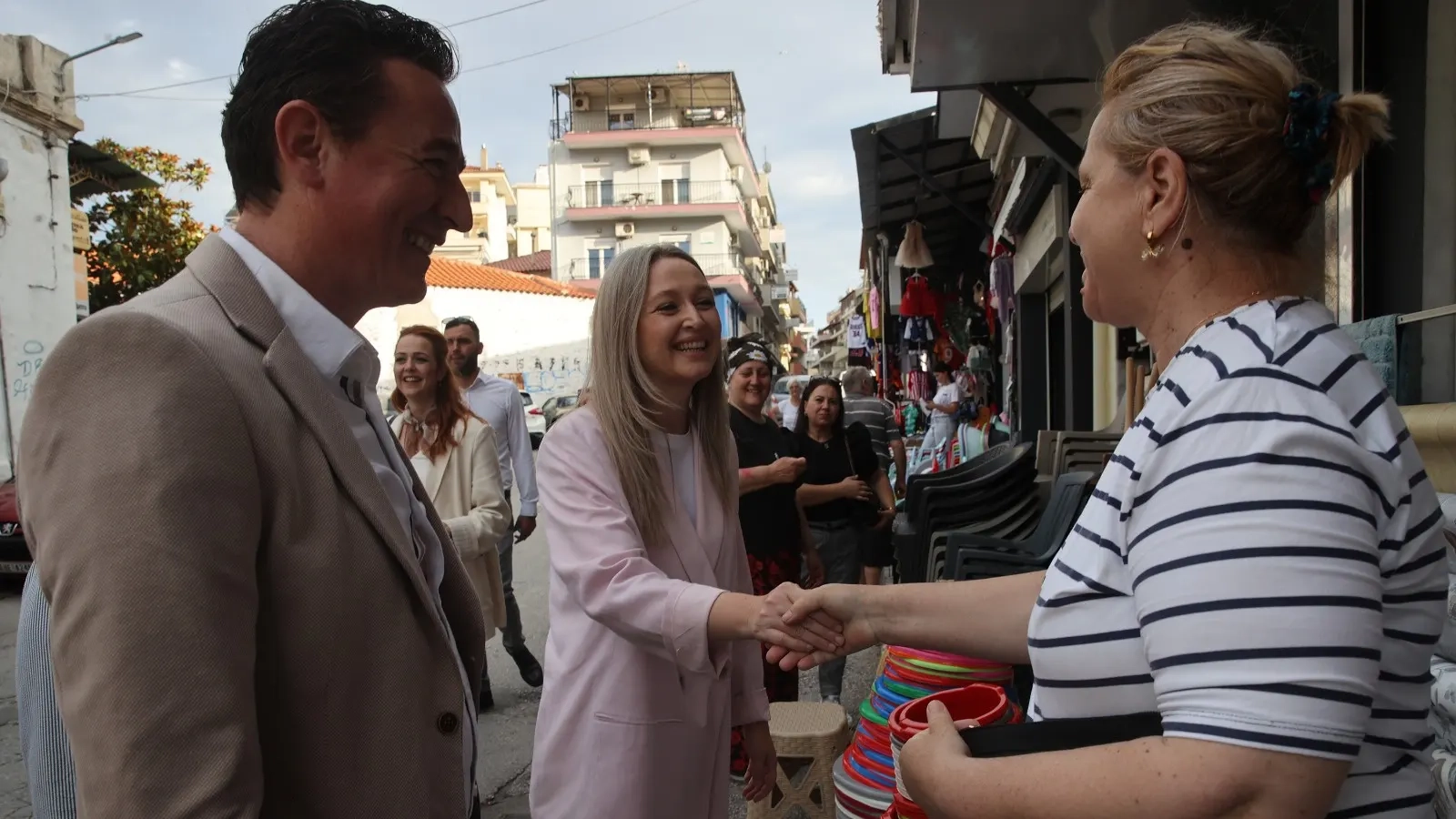 DEB Partisi Başkanı Çiğdem Asafoğlu İskeçe esnafını ziyaret etti