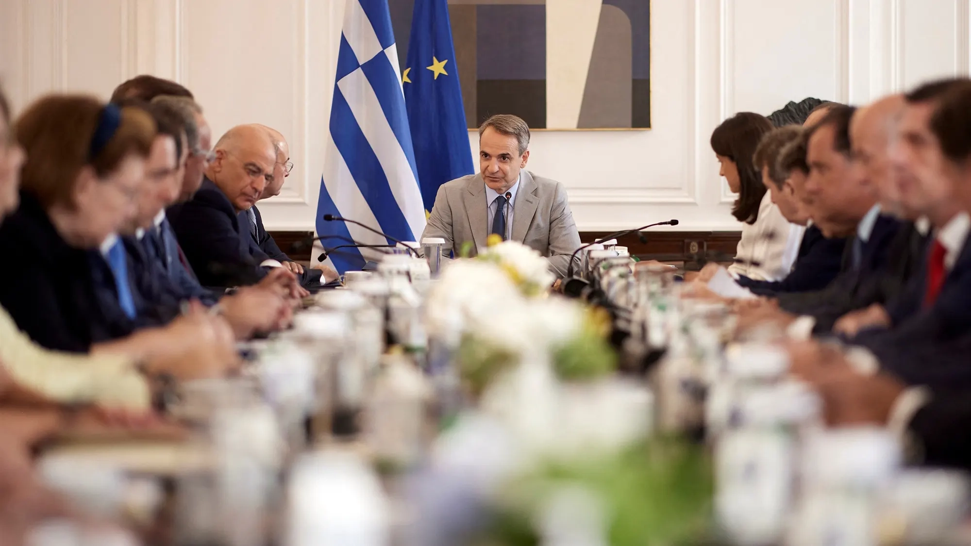 Mitsotakis'in en az 4 bakanı görevden alması bekleniyor