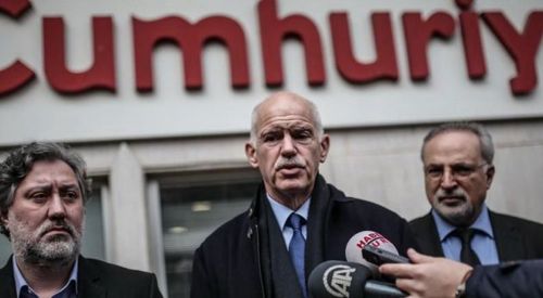Papandreu Türkiye'de Cumhuriyet Gazetesini Ziyaret Etti