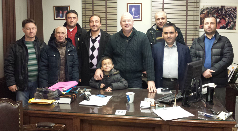 Harmanlık Derneği yönetimi Milletvekili İlhan Ahmet’i ziyaret etti