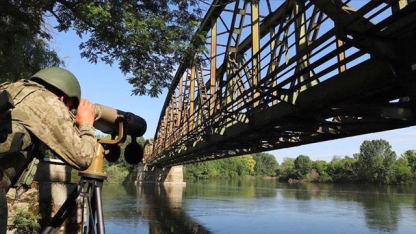 Yunanistan'a kaçmaya çalışan 5'i terör örgütü mensubu 9 kişi yakalandı