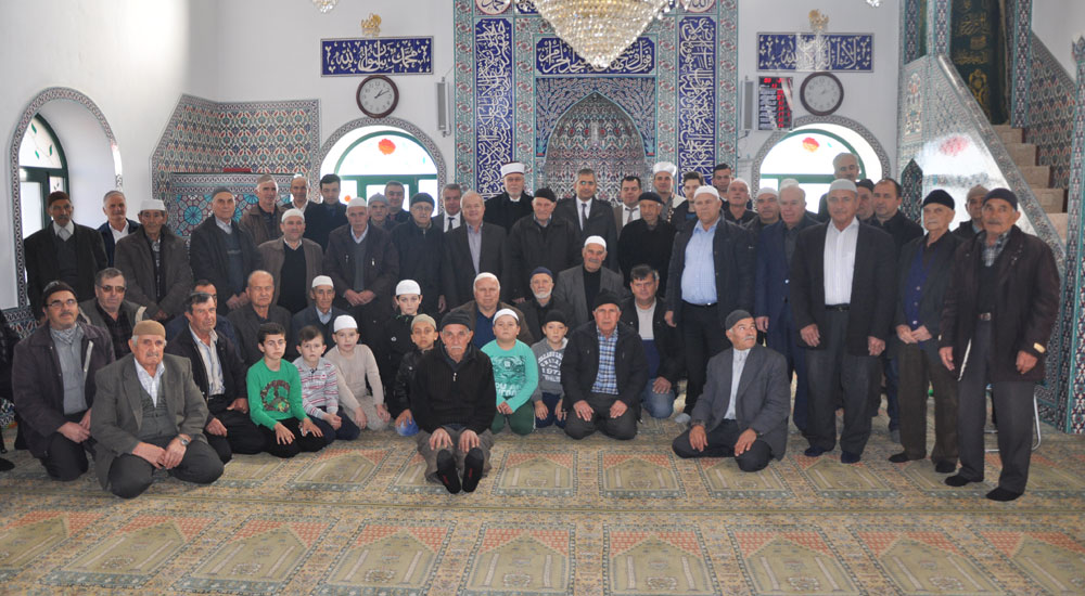 Başkonsolos Ali Rıza Akıncı Yahyabeylili soydaşlarla kucaklaştı