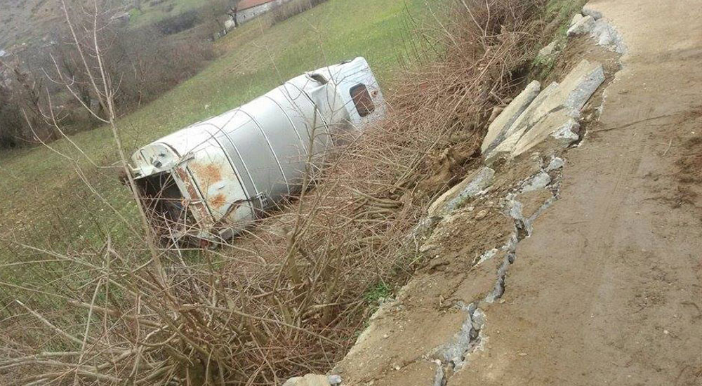 Çalabı'da Çöp Kamyonu Şarampole Yuvarlandı