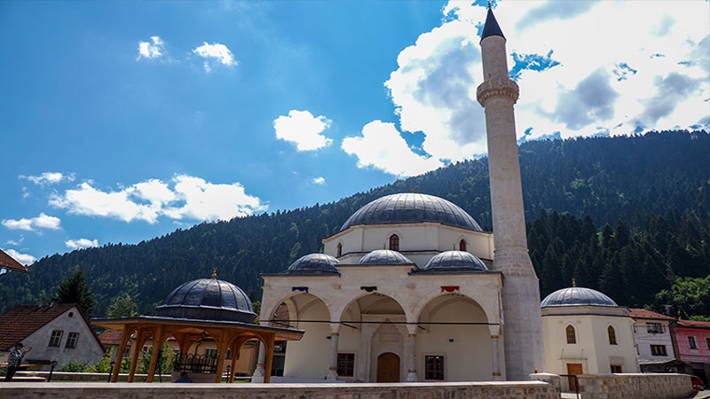 Bosna Hersek'te savaşta yıkılan tarihi Sinan Bey Camisi 12 Temmuz'da ibadete açılacak