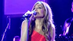 Yunan şarkıcının Çeşme konserinde Türk bayrağı ve Atatürk hazımsızlığı tepki çekti