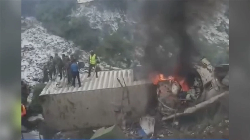 Kalkış sırasında pistte kaza yapan uçaktaki 18 kişi öldü