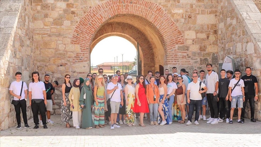 Kuzey Makedonya'dan kursiyerler Edirne'nin tarihi ve kültürel mekanlarını gezdi