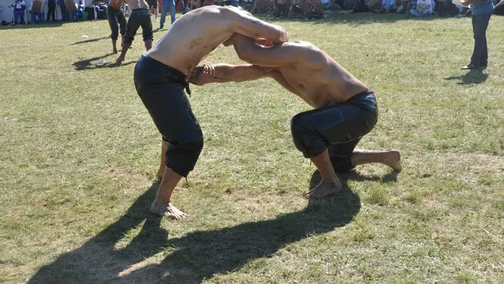 Yağlı güreş pehlivanları İskeçe Kırköy’de ter dökecek