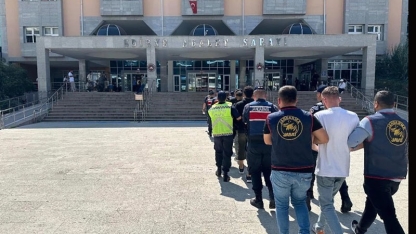 Yunanistan'a geçmeye çalışan 7 firari sınırda yakalandı