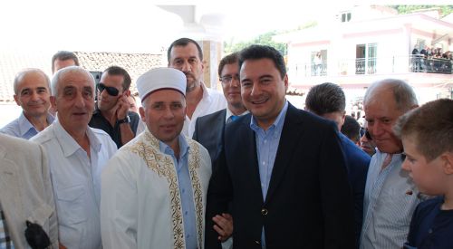 Şahin köyü Hafız Mehmet Emin Aguş'u son yolculuğuna tekbirlerle uğurladı
