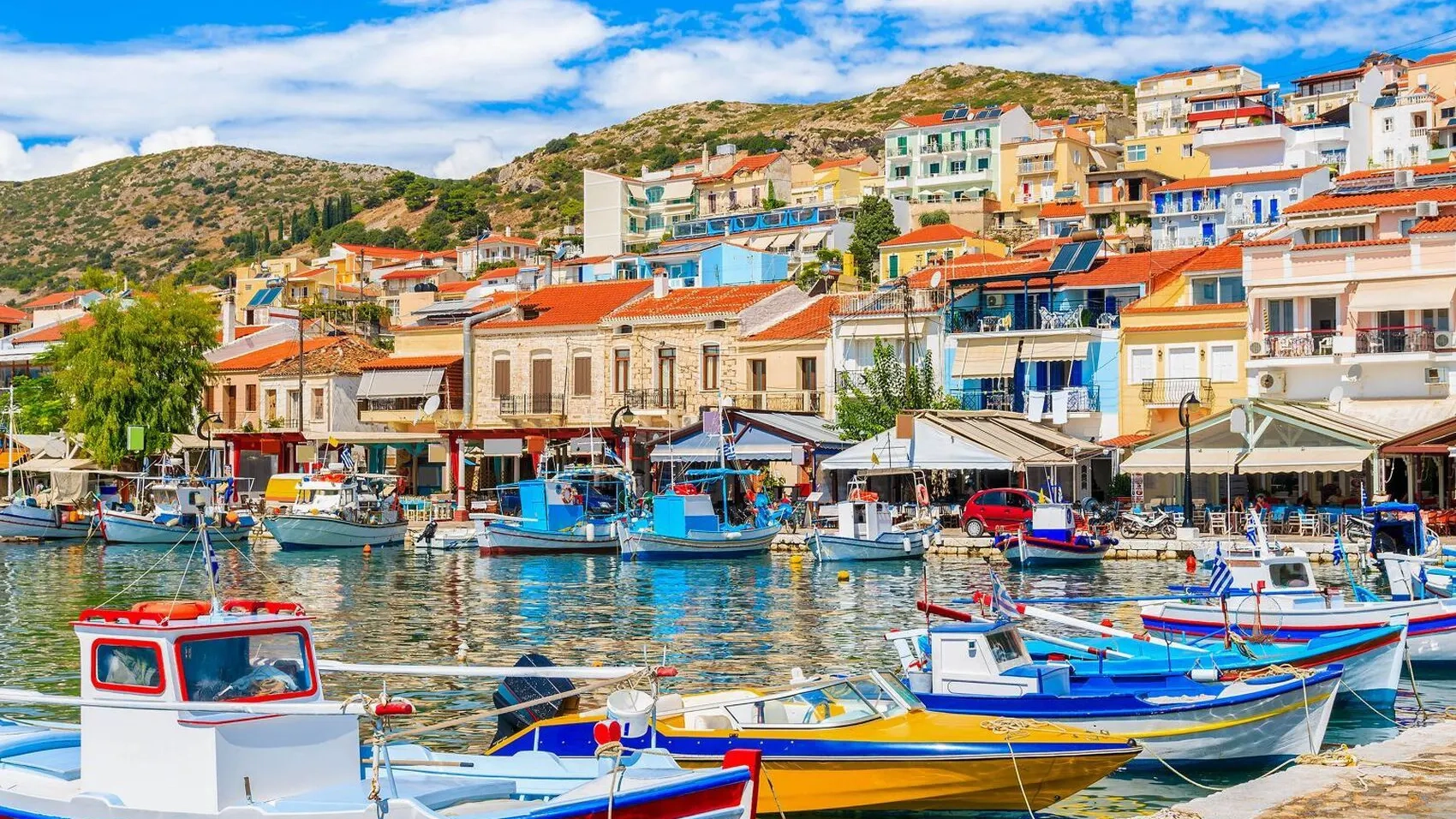 Türkler Sisam adasına akın etti