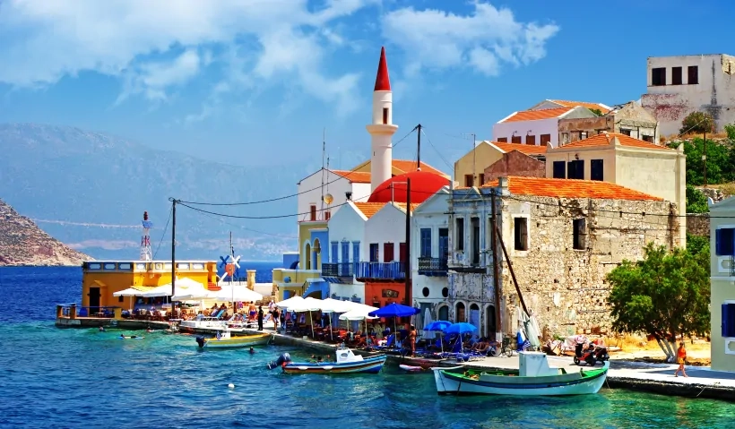 Yunanistan'a gelecek turistlere ek vergi ve ücretler geliyor