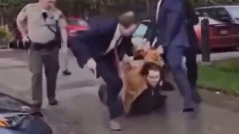 Duruşmaya giden suçlu adliyeyi patlattı