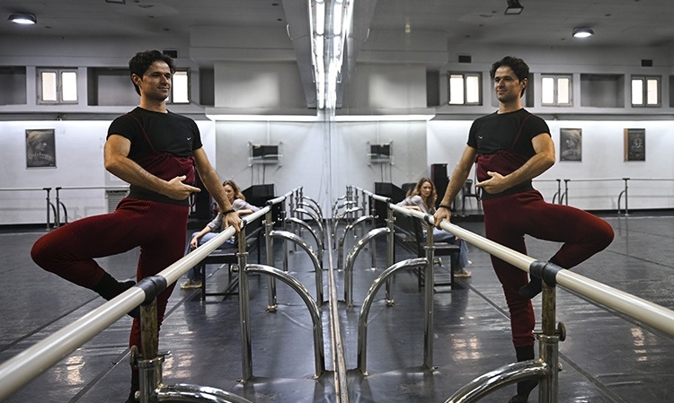 Türk balet, Yunanistan'ın davetiyle Atina'da "Zorba" balesinde başrolde sahneye çıkacak