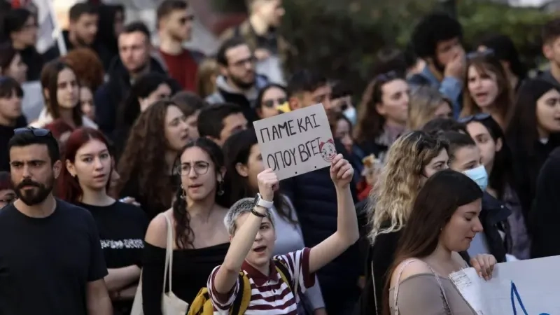 Yunanistan’da gençler 30 yaşına kadar aileleriyle yaşıyor