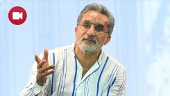 Mısırlı komedyen Youssef, "Bibi'nin Duruşması" şarkısında Netanyahu'yu UCM'de "yargıladığı" klibi paylaştı