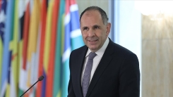 Dışişleri Bakanı Yerapetritis, Lübnan'daki on binlerce göçmene dikkati çekti