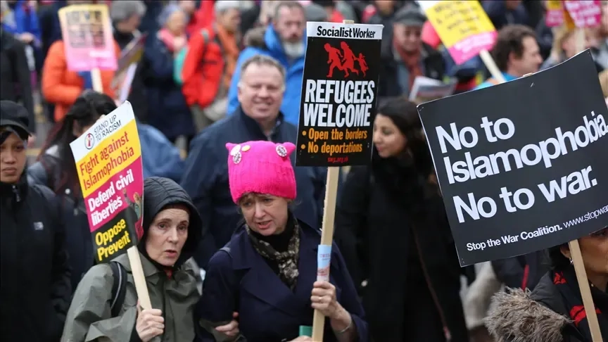 Avrupa’da Müslümanlar için yaşam giderek zorlaşıyor