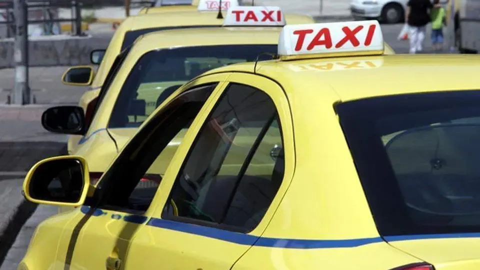 Atina'da taksici turisti dolandırdı