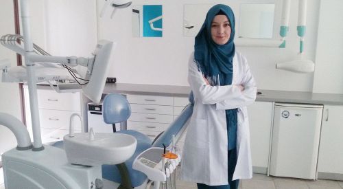 Diş Hekimi Perihan Molla Ali Hasan muayenehanesini açtı