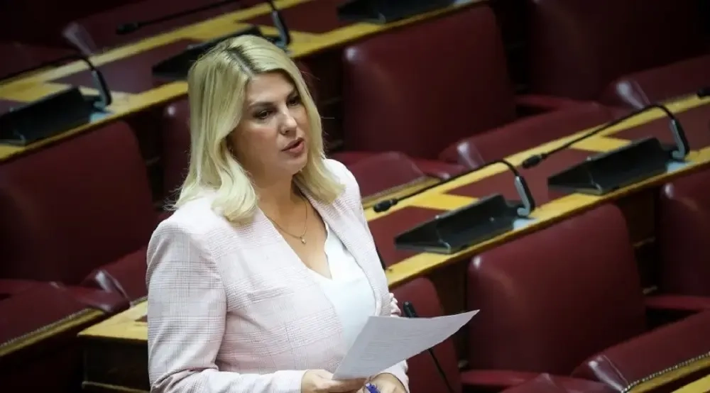 SYRIZA'dan bir ayrılık daha, milletvekili sayısı 26'ya düştü