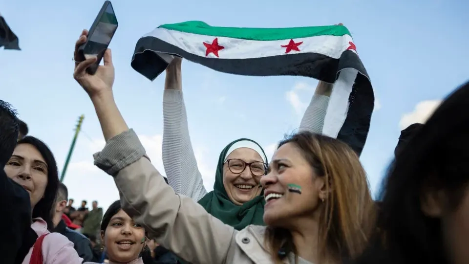 Yunanistan, Suriyelilerin iltica başvurularını dondurmaya hazırlanıyor