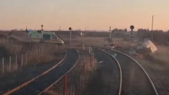 Tren otomobille çarpıştı: Bir kişi hayatını kaybetti