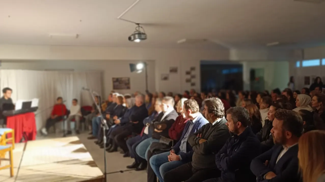 İskeçe’deki tiyatro gösterisine büyük ilgi