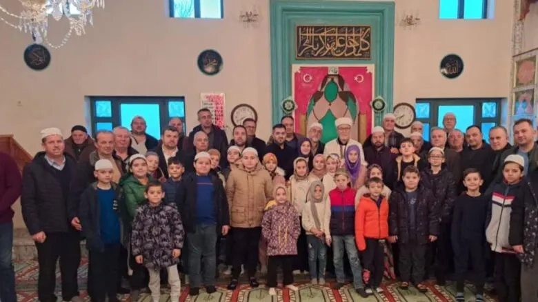 Çocuklar, Küçük Müsellim'de sabah namazında buluştu
