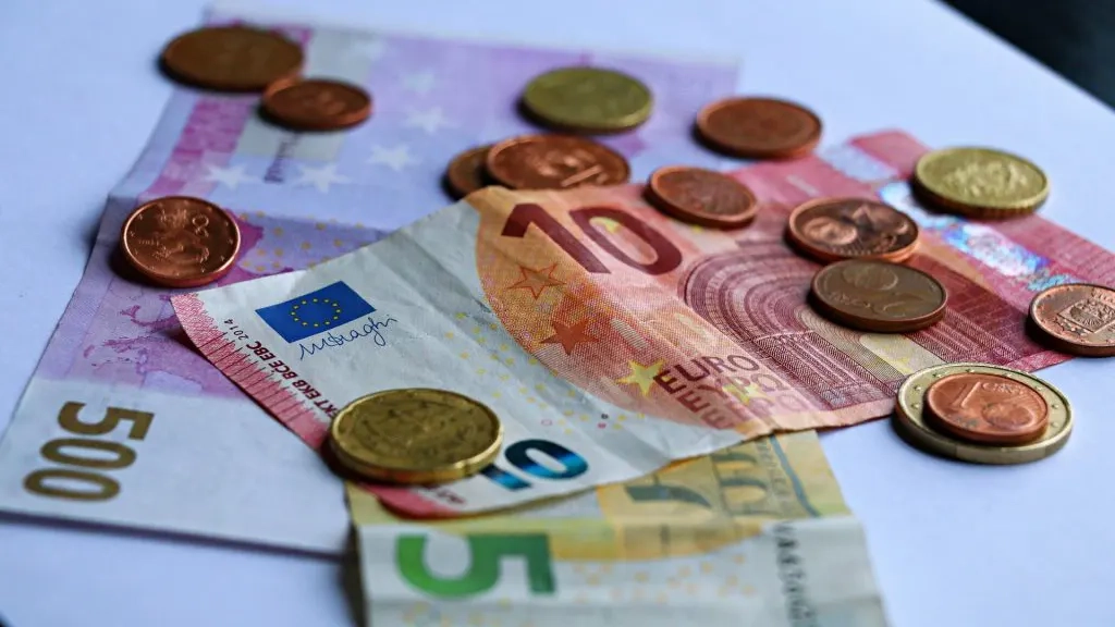 Μειώνονται οι ασφαλιστικές εισφορές από 1η Ιανουαρίου