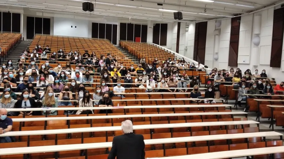 1.000 ευρώ επίδομα για πρωτοετείς φοιτητές