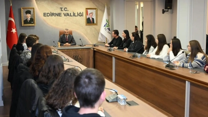 Mucize Tiyatro Topluluğu Edirne Valisi Yunus Sezer’i ziyaret etti