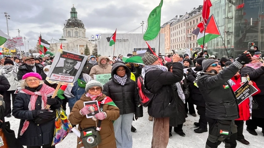İsrail'in Filistin'de okulları ve hastaneleri bombalaması İsveç'te protesto edildi