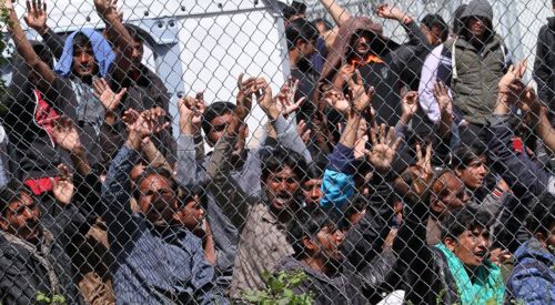 Yunanistan'daki Göçmenler Polisle Çatıştı