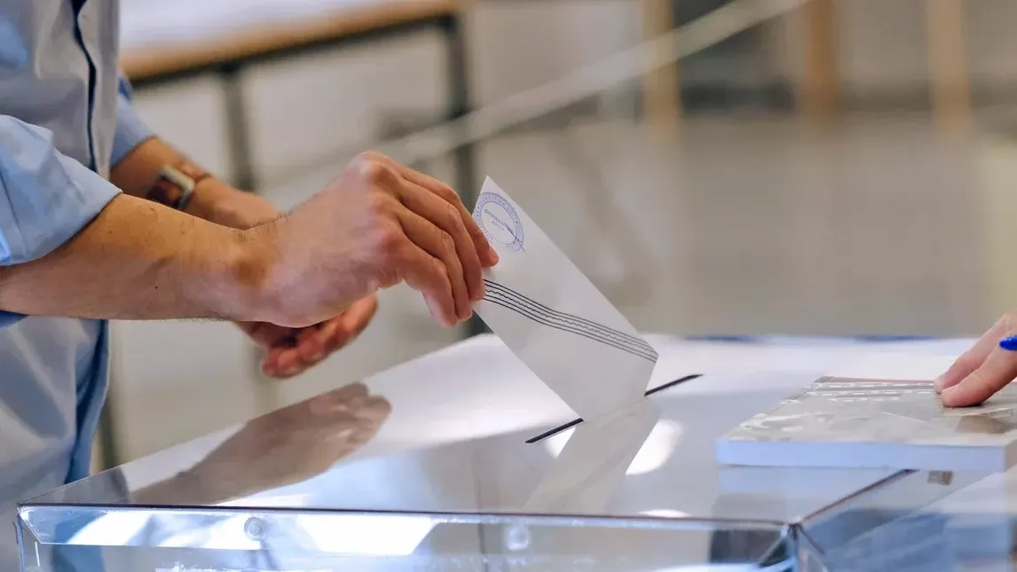 Yeni Demokrasi Partisi %13,3 farkla hala önde, Velopoulos üçüncü sıraya tırmandı