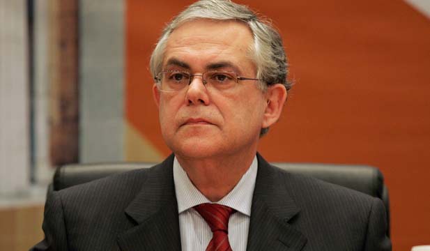 Papadimos: Ekonomi iki yıl içinde büyümeye başlayacak