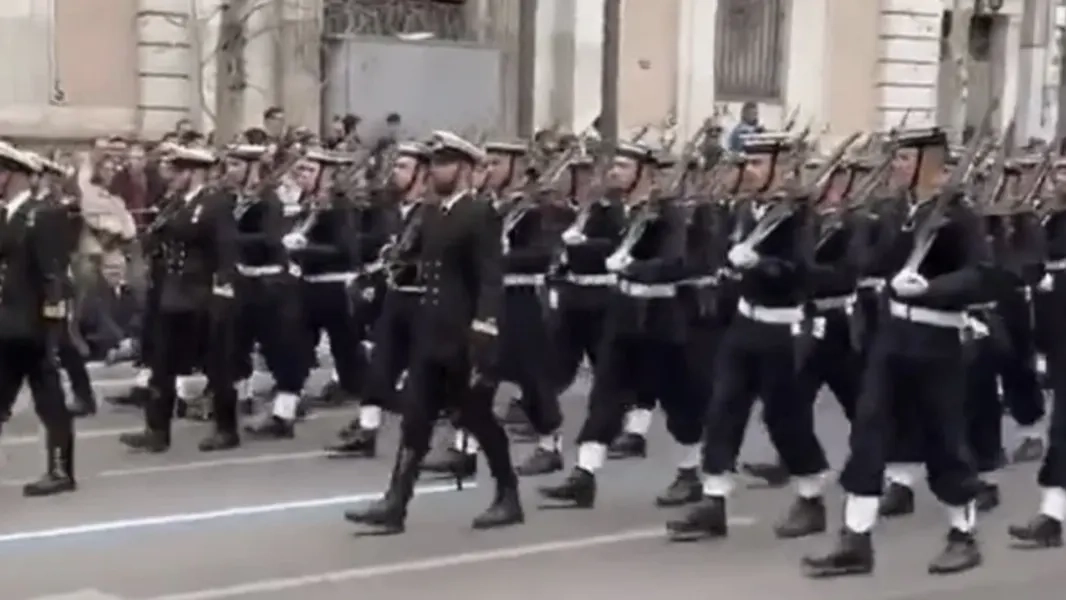 Dışişleri kaynakları: Atina’daki geçit töreninde atılan sloganlar "küstahça"