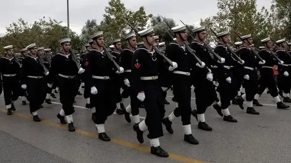 Yunanistan’da 25 Mart askerî geçit töreninde Türkiye karşıtı sloganlar krize yol açtı