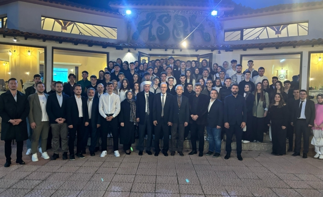 Batı Trakyalı gençler BATÖB'ün bayram yemeğinde bir araya geldi 