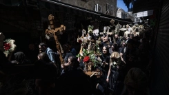 Doğu Kudüs'teki Hristiyanlar İsrail'in kısıtlamalarının gölgesinde "Kutsal Cuma" töreni düzenledi