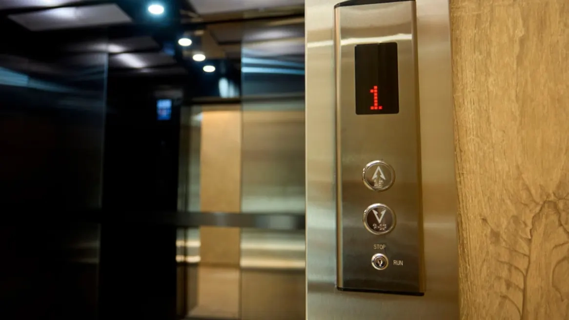 Αναστάτωση στις πολυκατοικίες για την πιστοποίηση των ανελκυστήρων: Παράταση και κόστη