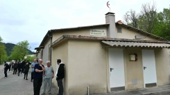 Fransa'da Müslüman bir genç camide bıçaklanarak öldürüldü